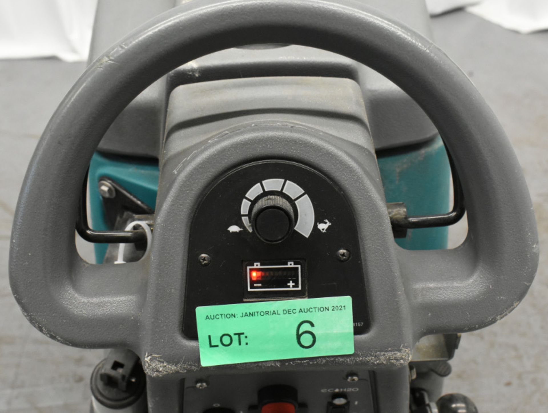 Tennant T3+, comes with key and working charger, starts and runs 1572 hours - Image 2 of 9