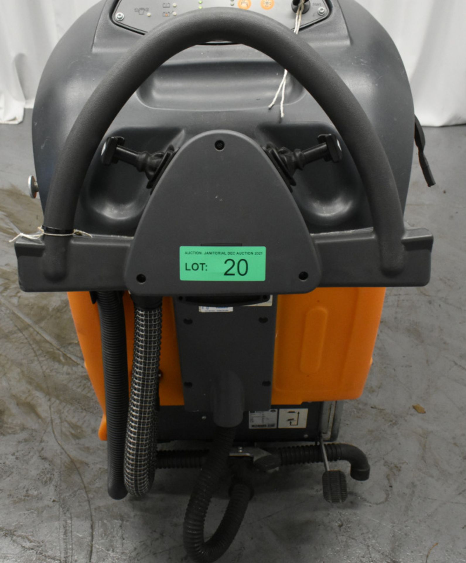 Taski Swingo 1650 Floor Scrubber Dryer, comes with key, starts and runs - Image 3 of 6