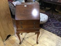 An early 20thc mahogany bureau, the plain rectangular top above a fall front enclosing a fitted