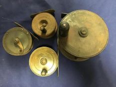 A mixed lot of trout reels including one by Alex Martin of Aberdeen, Glasgow and Edinburgh (d.5cm)