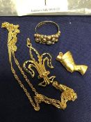 A mixed lot of gold and yellow metal jewellery, including a 9ct gold ring, a fleur de lys pendant