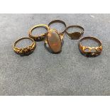 A group of rings including gold, yellow metal, a moonstone set ring etc. (a lot)