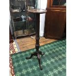 An Edwardian mahogany torchere, the circular dish top on a cluster column support embellished with