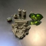 A mixed lot including a glass frog (h.9cm x 15cm), a plaster wall bracket with putti figures (h.12cm