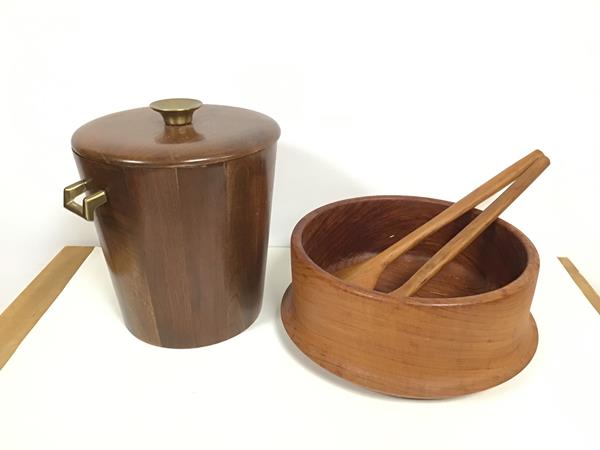 A 1950s walnut Vermillion of Springfield Missouri ice bucket with brass top and handles to side (h.