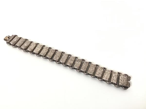 A late 19thc white metal rectangular engraved panel link bracelet with a snap fastening (l.18cm) (