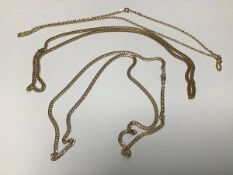 A set of three necklaces, on box link necklace (l.27.5cm), one flat link chain necklace (l.30cm) and