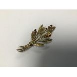 A 9ct gold wheatsheaf brooch set with seven cognac coloured garnets (l.6cm) (6.2g)