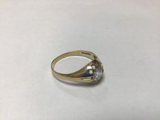 A 9ct gold solitaire paste set ring mounted in claw setting (V) (2.2g)