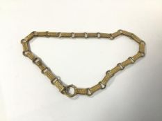 An Edwardian gilt metal pierced box link chain with a spring ring clasp (20cm)