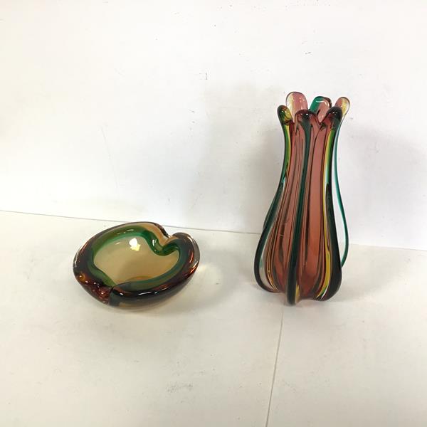 A glass polychrome tulip shaped Murano style spill vase with similar ashtray (vase: h.22cm x d.12cm)