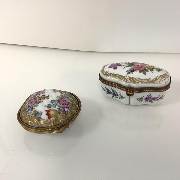 A Dresden gilt-highlighted enamel painted clam shell-form box, late 19th century, polychrome