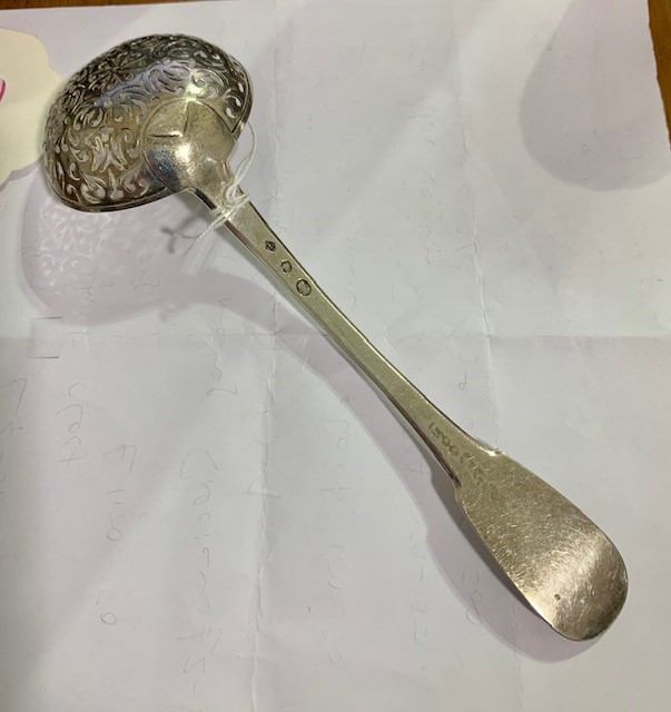 A French silver sifting ladle, c. 1800, Paris marks, 950 standard, with fiddle terminal and - Image 2 of 4