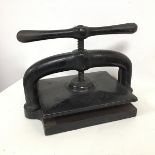 A 19thc iron press, painted black (h.28cm x 41cm x 25cm)