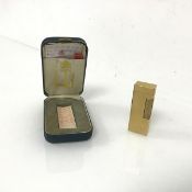 A Dunhill gilt metal lighter with original box (6.5cm x 2.5cm)