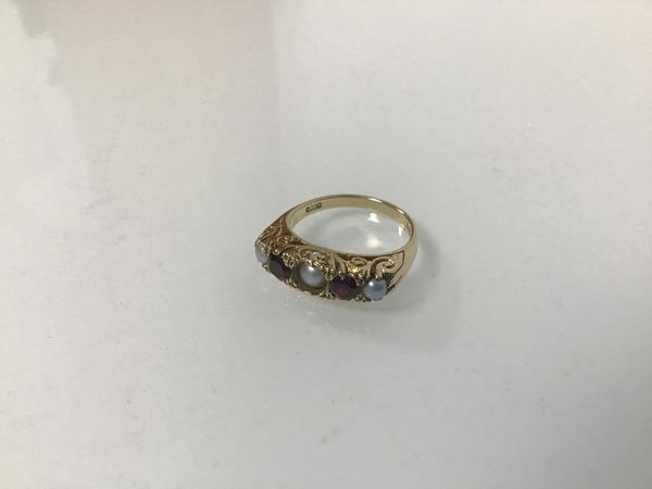 A 9ct gold pearl and garnet ring, with a scrolling vine design (L) (3.69g)