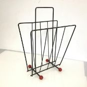 A vintage Atomic magazine stand, with wire frame, on four wooden ball feet (39cm x 24cm x 16cm)