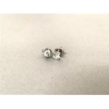 A pair of 18ct white gold diamond set earrings, approximately 0.25ct, mounted in claw settings (1g)