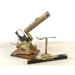 A 19thc brass mahogany mounted table microscope with adjustable base (h.28cm), complete with extra