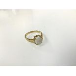 A 14ct gold opal ring (3.2g) (N)