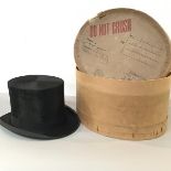 A G A Dunn & Co., Ltd silk top hat complete with original box (14cm x inside: 21cm)