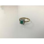 A 9ct gold cushion-cut emerald and white sapphire cluster ring (1.88g) (P)
