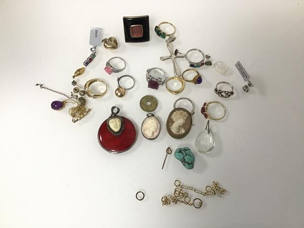 An assortment of costume and silver jewellery including rings, pendant, cameos, chain fragments etc.