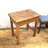 An early 20thc oak school desk, with hinged top on square supports (89cm x 61cm x 43cm)