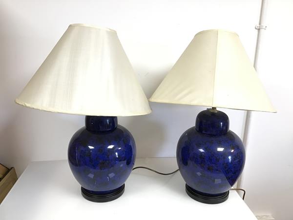 A pair of modern urn shaped vase lamps, in a faux lapis lazuli finish, on ebonised base (61cm to top