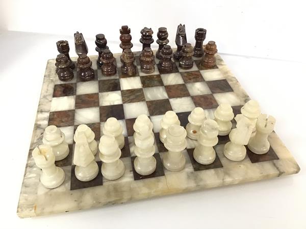 A brown and white agate chess set (board: 38cm x 38cm)