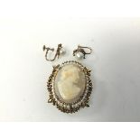 A pair of 19thc. gold cultured pearl earrings, post and screw fittings (pearls d.6mm), and a