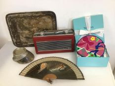 A mixed lot including a vintage Roberts R900 radio (17cm x 30cm x 10cm), a novelty ashtray formed