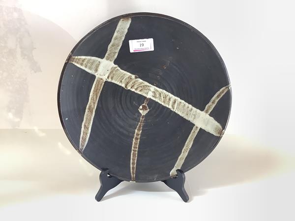 Janet Leach (American, 1918-1997), a large studio pottery charger, impressed seal marks. Diameter