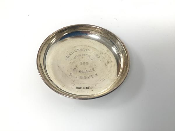 A Birmingham silver ashtray inscribed Galloway Cup Winners, C. Blake & S. Leszek, 1988 (d.8cm) (50.