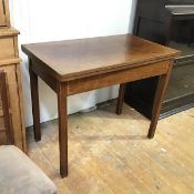 A 19thc mahogany tea table with plain frieze and channelled supports (unopened: 75cm x 94cm x 53cm)