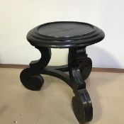 An Edwardian ebonised circular vase stand, the top with moulded border, raised on tripod scroll