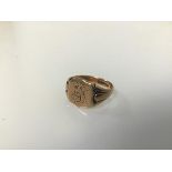 A 9ct gold Chester ring with initials K.J. (U) (6.13g)