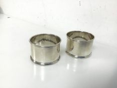 A pair of Chester silver table salts, lacking glass inserts (each d.5cm x h.3cm) (combined: 68.98g)