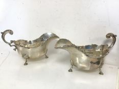 A pair of 1921 Birmingham silver rococo style sauceboats (h.11cm x 20cm x 10cm) (combined: 449.09g)