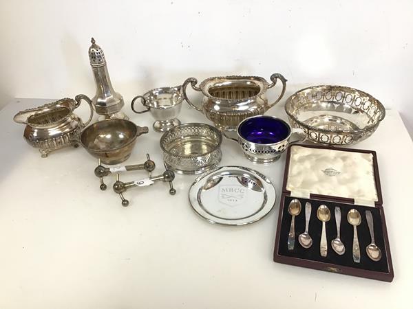 An assortment of Epns including a Walker & Hall sugar bowl (11cm x 22cm x 11cm), a milk jug, a