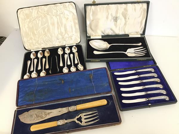 A mixed lot including a set of six butter knives with Sheffield silver handles, in original box,