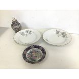 A pair of Italian shallow bowls, stamped Richard Ginori to base (each: d.24cm) and a Japanese