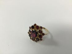 A 9ct gold garnet cluster ring (P) (5.14g)