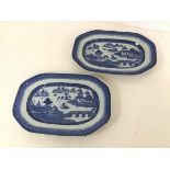 A pair of 19thc Chinese Export serving dishes with underglaze blue (each: 24cm x 17cm)