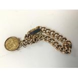 An 1895 gold sovereign on chain link bracelet, clasp marked 15ct (l.12cm) (combined: 29.22g)