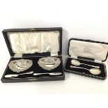 A boxed pair of Edwardian Sheffield silver soup spoons (each: 12.5cm), in original box, and two