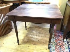 An early 19thc mahogany gateleg table, the top with reeded edges on a plain frieze, on turned