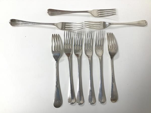 A set of nine Sheffield 1920s silver forks (each: 18cm) (combined: 460.1g)