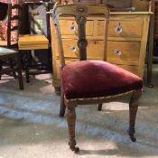 A late Victorian oak side chair, with rosette to crest rail above a stylised column splat with