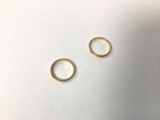 Two 18ct gold wedding bands (one: O/P the other: R) (5.5g)